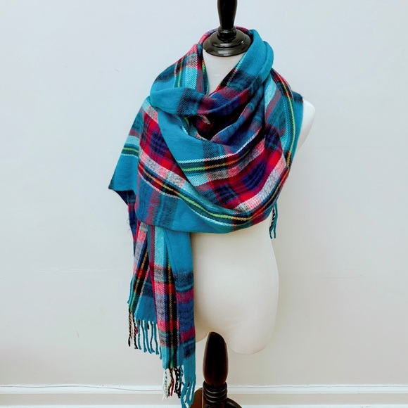 Beautiful oversized plaid scarf - Picture 3 of 3